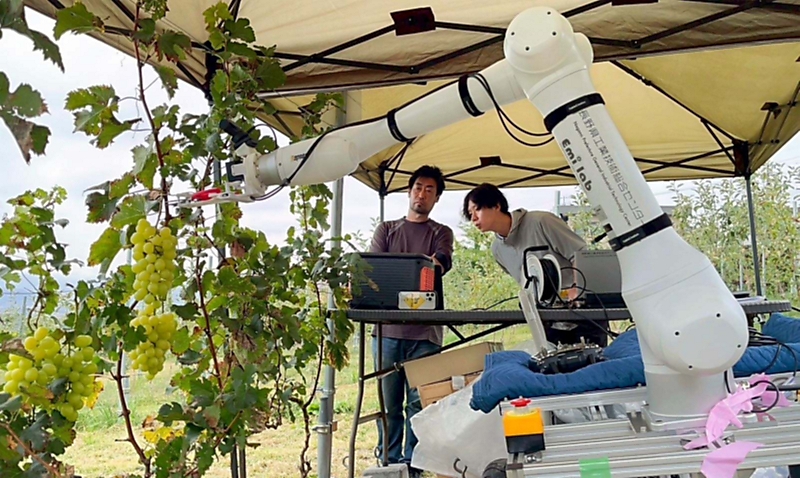 ロボット遠隔操作で果物収穫 コントローラーはゲーム機から転用 長野市