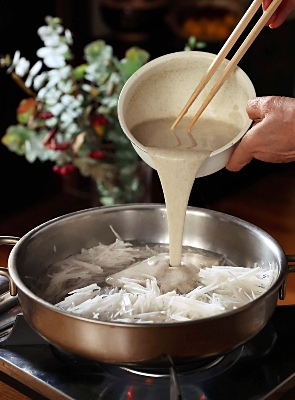1分で仕上げる「早そば」 母から子へ、食べつながれてきた食こそ郷土