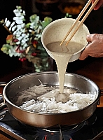 なめらかなそばと大根のシャキシャキした食感が楽しい早そば