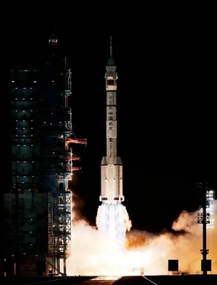 宇宙船 中国、有人宇宙船ドッキング成功 神舟21号打ち上げ、開発加速｜信濃