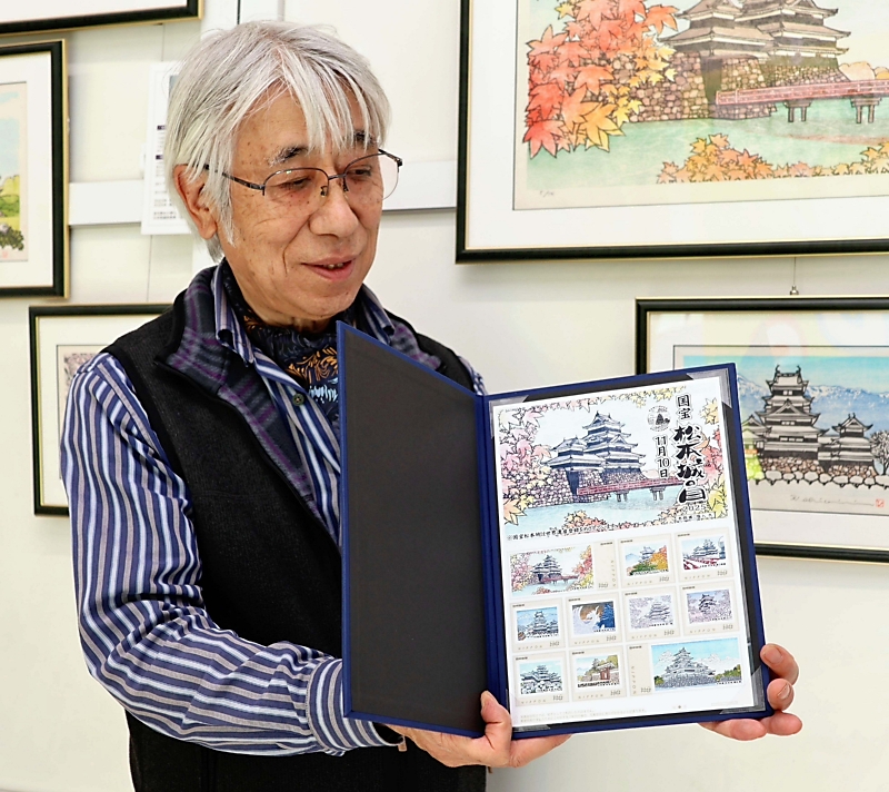 松本城あしらったフレーム切手発売 地元の木版画家がデザイン｜信濃