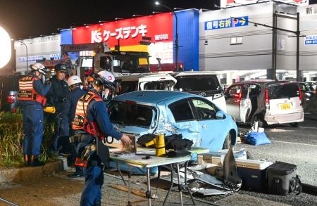 多重事故で1人死亡、17人負傷 兵庫・加古川、車約10台絡む｜信濃