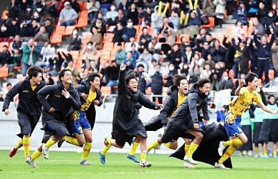 上田西がPK戦を制し2年連続で優勝 全国高校サッカー選手権長野県大会