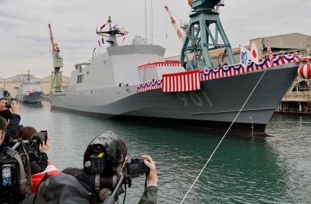 海自の「哨戒艦」2隻が進水 運用逼迫、警戒監視に特化｜信濃毎日新聞