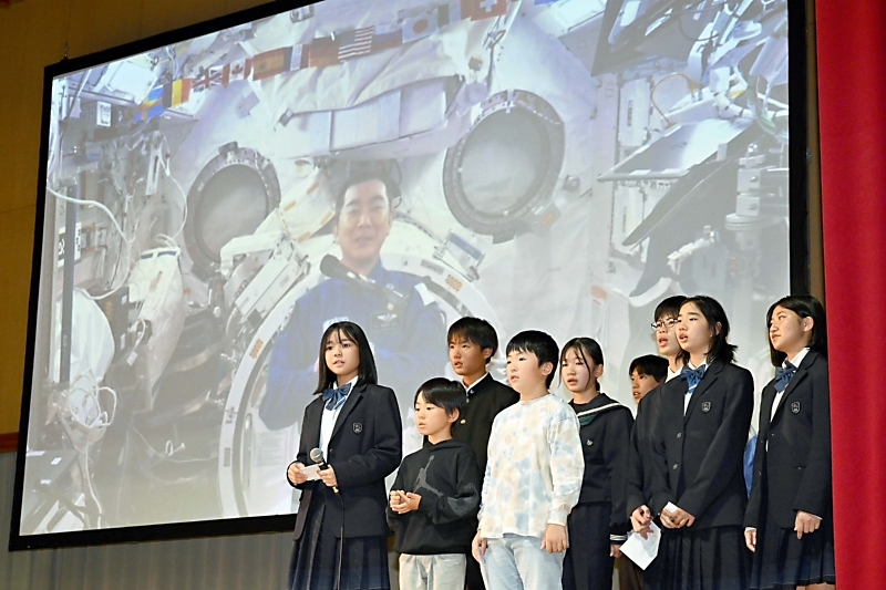 無重力は「とても快適です」 宇宙の油井亀美也さん、故郷の川上村と