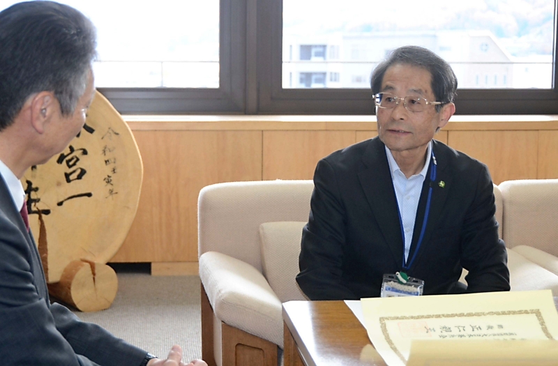 岡谷蚕糸博物館の高林館長に「蚕糸功績賞」 シルク研究、文化継承への