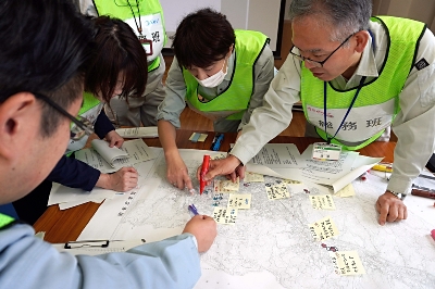 あなたも博士に‼ 「縄文カード」が22枚に 5枚集めると学位証｜信濃