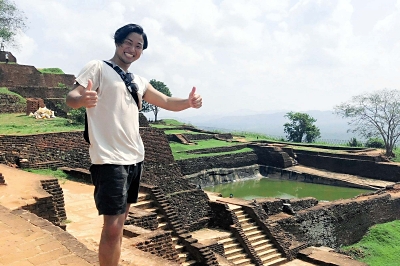 松本で池口史子さん絵画展 夫の故・堺屋太一さん著作集を市に寄贈