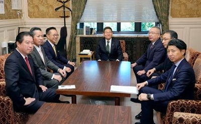 自民、定数削減法案の審議要請 立民、献金規制優先と拒否｜信濃毎日