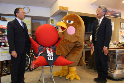 高山村キャラの口癖「飛騨じゃねえし」きっかけ 岐阜県高山市と交流