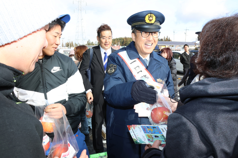 そば好き」DEENの池森さん、安曇野署の一日警察署長に 詐欺被害の防止