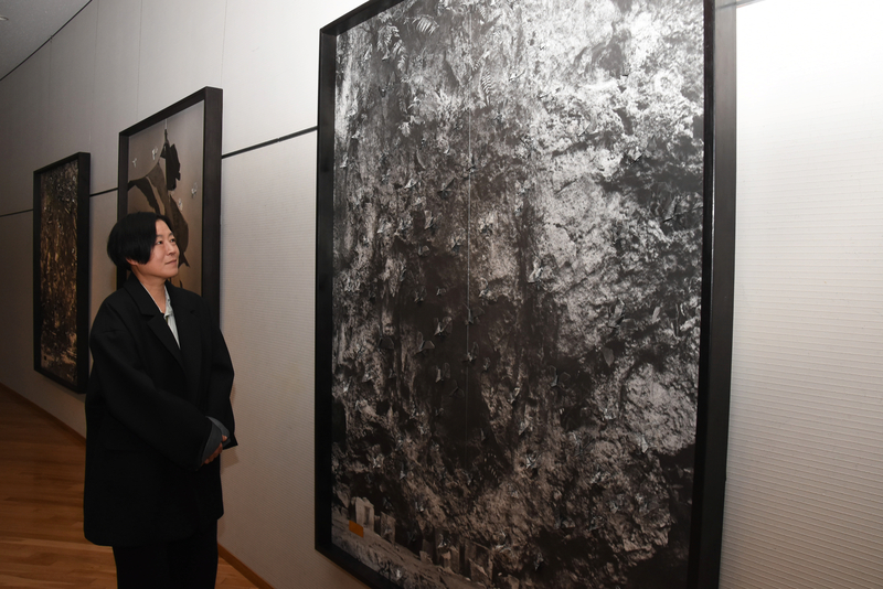 上田で展示：折り紙を貼る写真作品