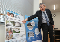 飯田市で行う水素製造の大規模実証実験について説明する堂免栄誉教授