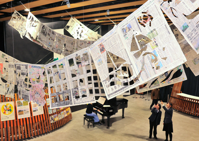 エクセラン高生が「船」テーマに新聞紙で切り絵 松本市の信毎MGで展示