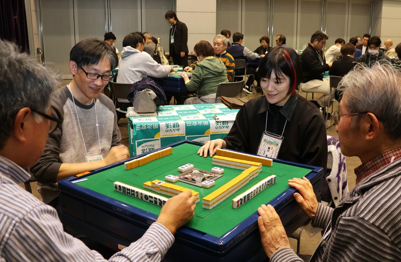 長野市で健康マージャン大会 プロ雀士も参加し交流 ｜信濃毎日新聞