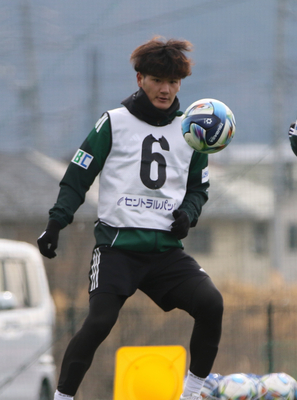 やま⚽️ 山雅 MF沢崎凌大 #30 ｢点を取れるボランチ｣ FC大阪で開いた新境地