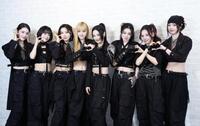 　左からMIA、MIKA、MOMOKA、RINKA、ANAMI、HONOKA、SARA、LUNA