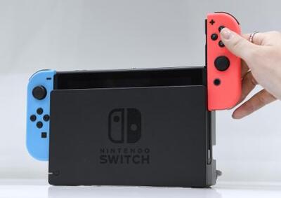 任天堂スイッチ、歴代販売1位へ 8年超ファン支持、一人一台開拓｜信濃
