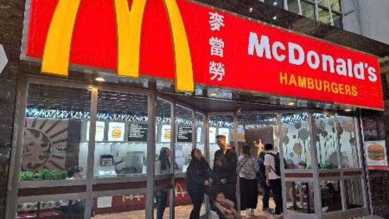 1970年代のマクドナルド店舗、香港国際空港に再現｜信濃毎日新聞