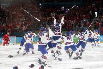 米国が46年ぶり金メダル アイスホッケー・22日｜信濃毎日新聞デジタル