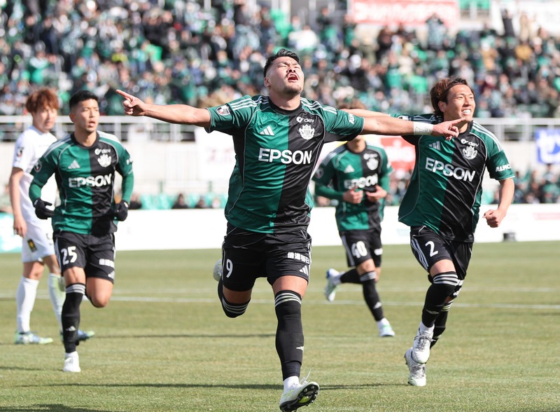 山雅、J2札幌に快勝して歓喜のホーム凱旋 3得点無失点の「素晴らしい
