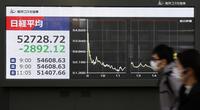 急落した日経平均株価の終値を示すボード。前週末比2892円12銭安の5万2728円72銭で、下げ幅は史上3番目の大きさとなった＝9日午後、東京都中央区
