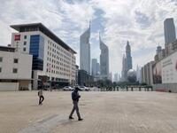 　閑散としたUAE・ドバイの通り＝10日（共同）