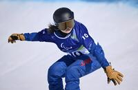 女子バンクドスラローム下肢障害　1回目　滑走する坂下恵里＝コルティナダンペッツォ（共同）