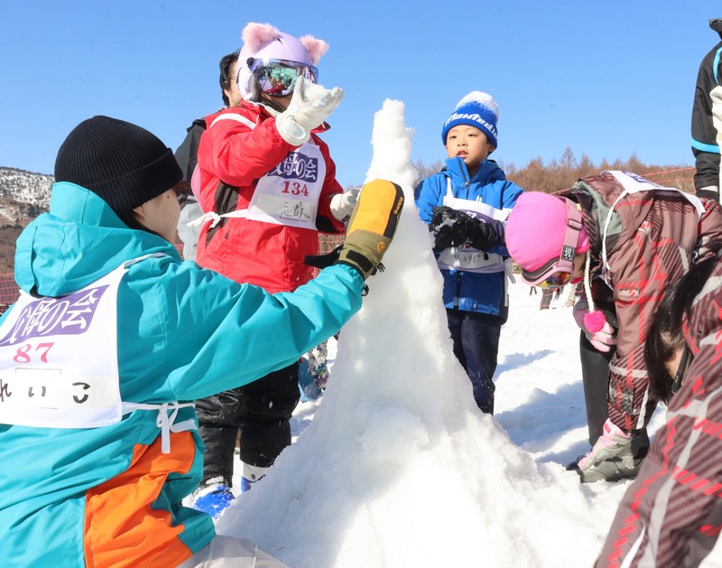 障害の有無にかかわらず雪遊びを楽しむ 山ノ内町の志賀高原でスキー