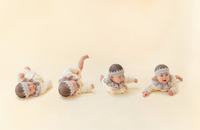 赤ちゃんの寝返り姿の連続写真を組み合わせた「ねんねのころりん」