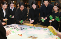 「契りの手形」で活躍を誓う星野リゾートの新入社員