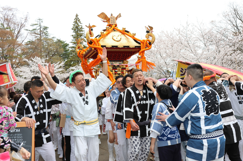 お神輿 gf01d7950ikg44sd89rodk7g_M.jpg