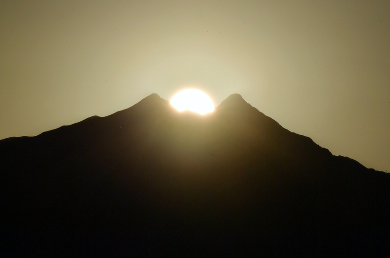 ダイヤモンド鹿島槍 北アルプスの名峰に夕日が沈む雄大なショー 【連続