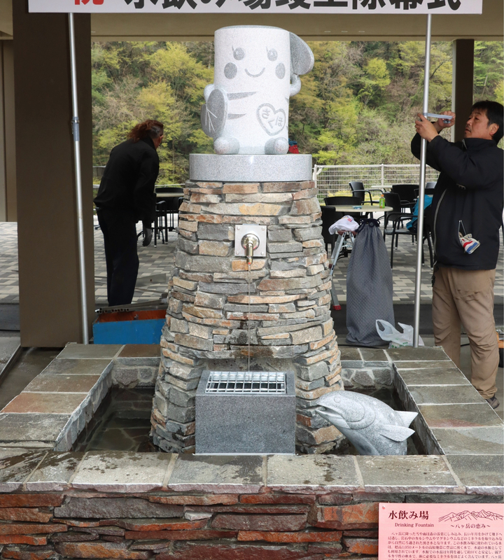 佐久穂町の道の駅「八千穂高原」に“名水”飲み場が誕生 「ミネラル分