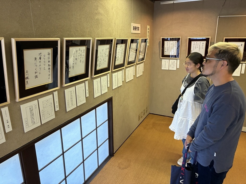 子どもたちの短歌に触れる展示