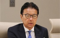 取材に応じる貝沼由久会長
