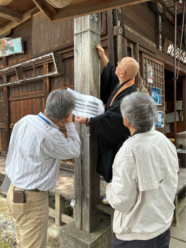 長野市の善光寺御開帳で回向柱を立て始めた住職、天明の大噴火後に残し