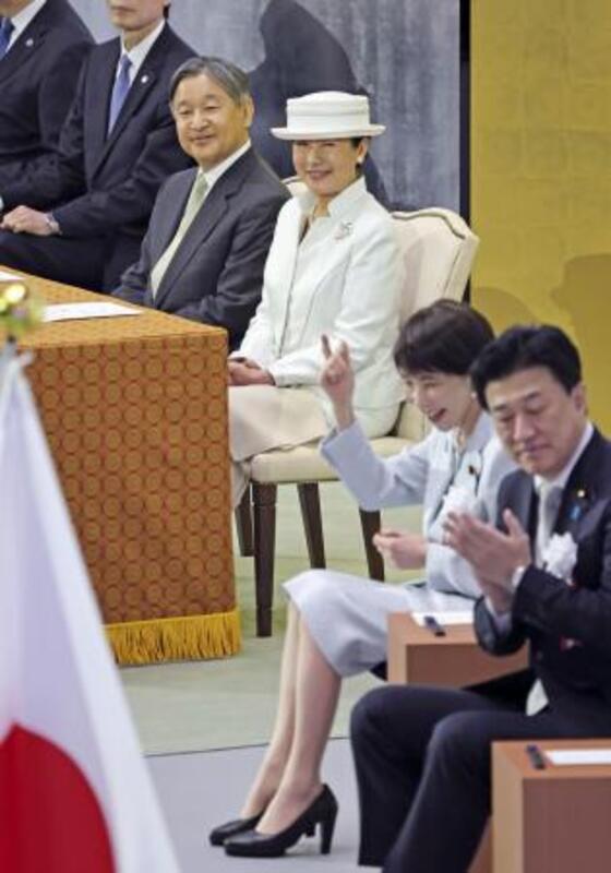 天皇お言葉なしに疑問の声 昭和式典「総合的に勘案」｜信濃毎日新聞