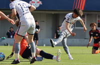 大宮―AC長野　後半40分、決勝ゴールを決めるAC長野・樋口（中央右）