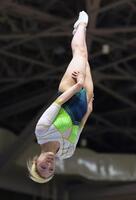 女子予選で演技する森ひかる=ヤマト市民体育館前橋
