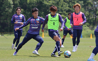 甲府戦に向けて練習するAC長野の選手たち