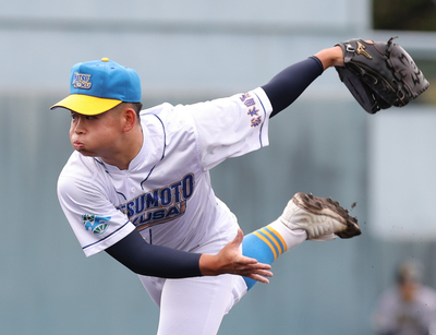 松本国際､失策続き流れ手放す 上田西にコールド負け【春の高校野球