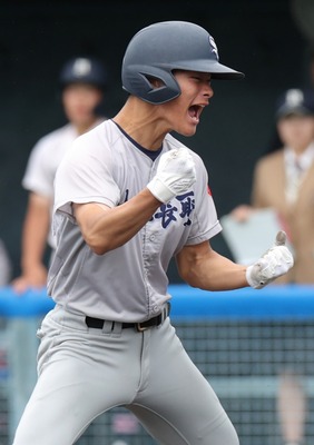 先行された佐久長聖 逆転への布石は捕手交代【春の高校野球・長野県