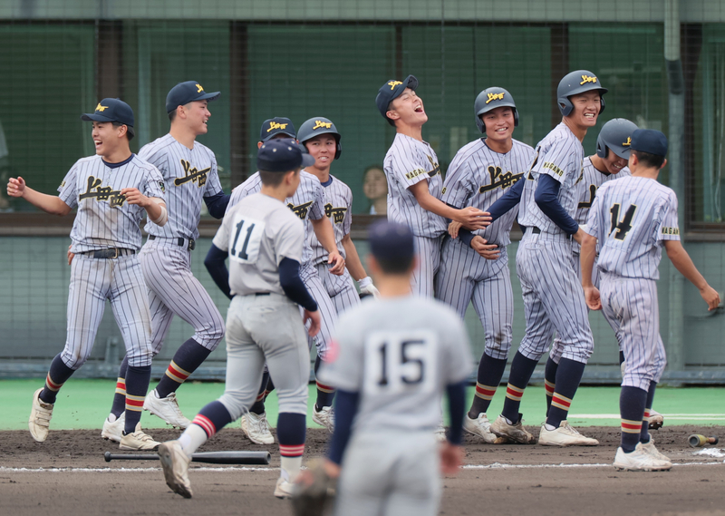上田西が優勝 延長タイブレークで佐久長聖を破る 【春の高校野球・長野