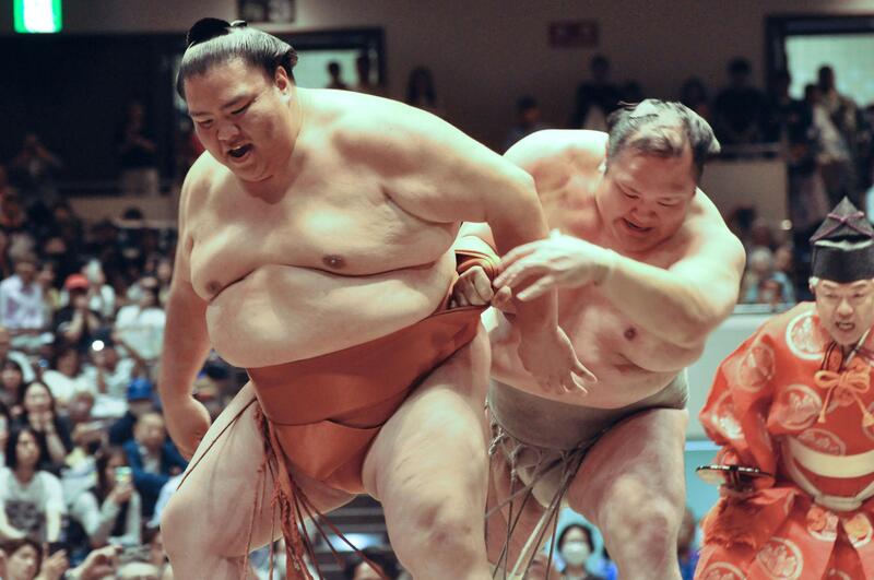 元北勝富士の大山親方、同学年のライバル御嶽海と最後の一番 感謝の