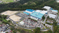 新棟を建設する多摩川精機の第二事業所。赤枠が建設予定地（同社提供）