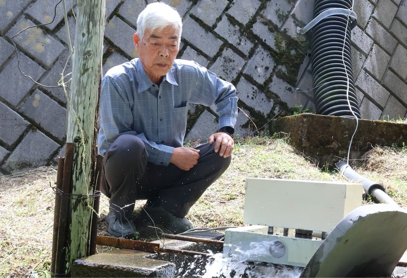 辰野のエジソン」が引退 独自の小水力発電装置を普及させた82歳が託す