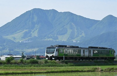 飯山・上越・只見線を結ぶ特別列車、JR飯山駅を出発 地域の願い実現
