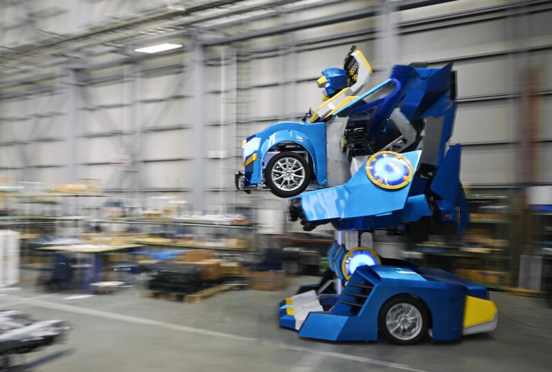 車からロボへ変身！ 世界に1台、中東の大金持ち「ぜひ売って
