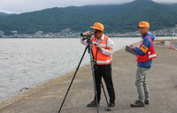 諏訪湖のカモ類などを数える県鳥獣保護監視員